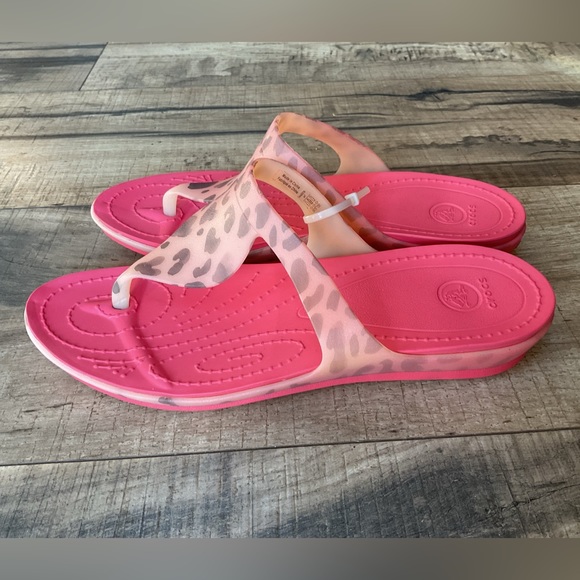 NWOT Crocs 203136 Rio Thong Flip Flops Comfort Sandals Coral Pink Leopard Sz 7 - Picture 4 of 11